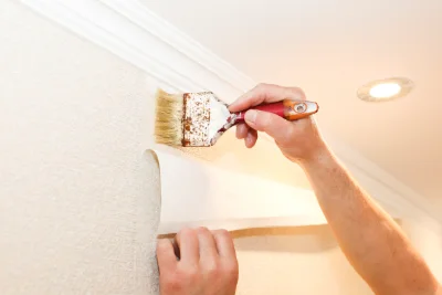 Pose de papier peint à Empuré — revêtements muraux et toiles de verre